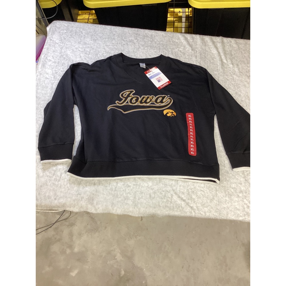 Liv Casual Iowa Hawkeyes NCAA Womens XL Black V-Neck Pullover‎ Sweatshirt NWT